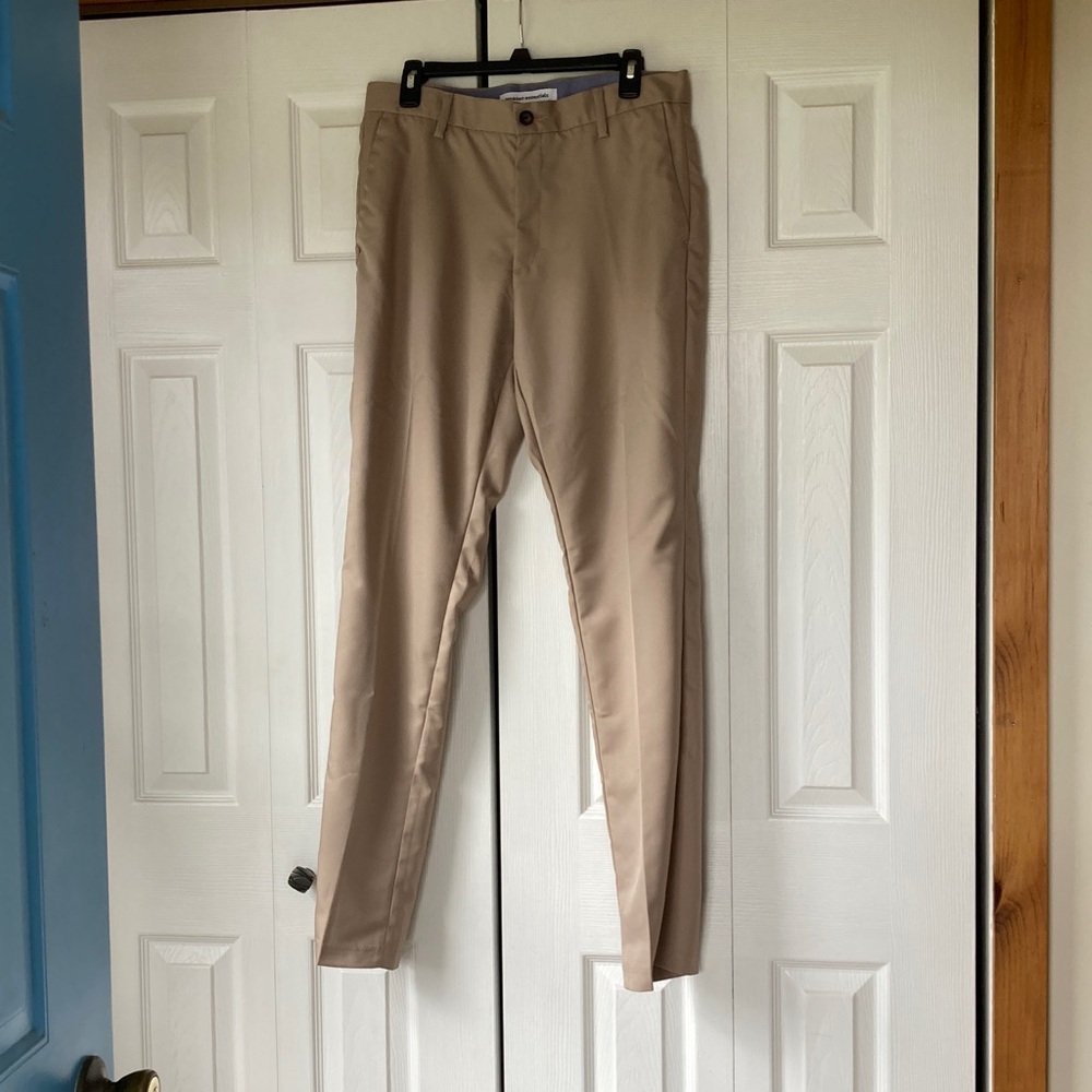 Amazon Essentials Men's Chinos in Khaki Tan 32x34